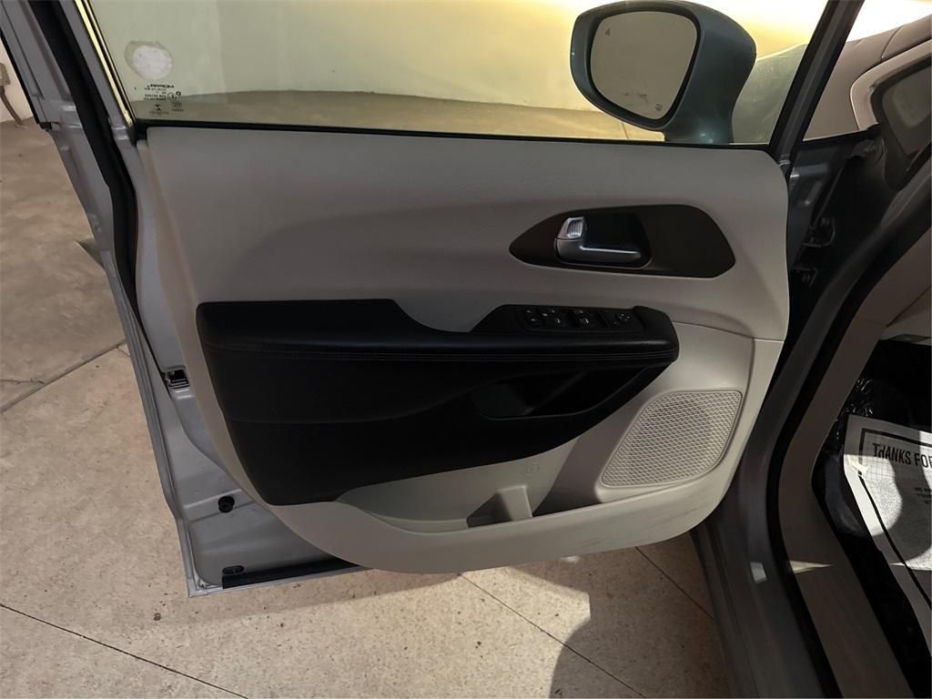 used 2018 Chrysler Pacifica car, priced at $11,141