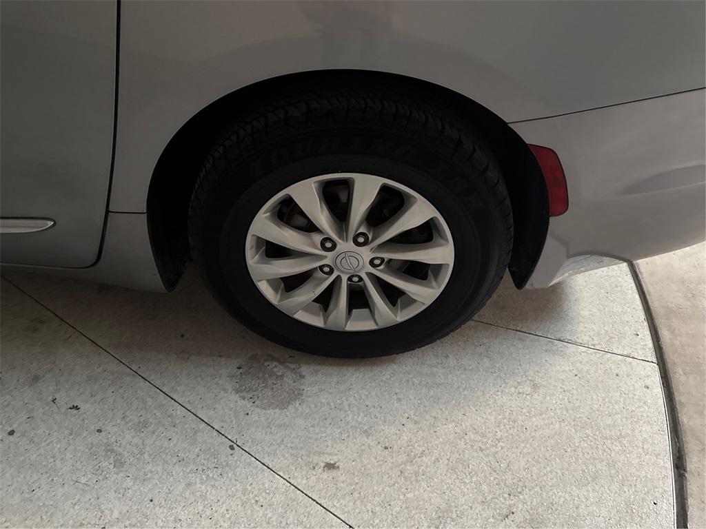 used 2018 Chrysler Pacifica car, priced at $11,141