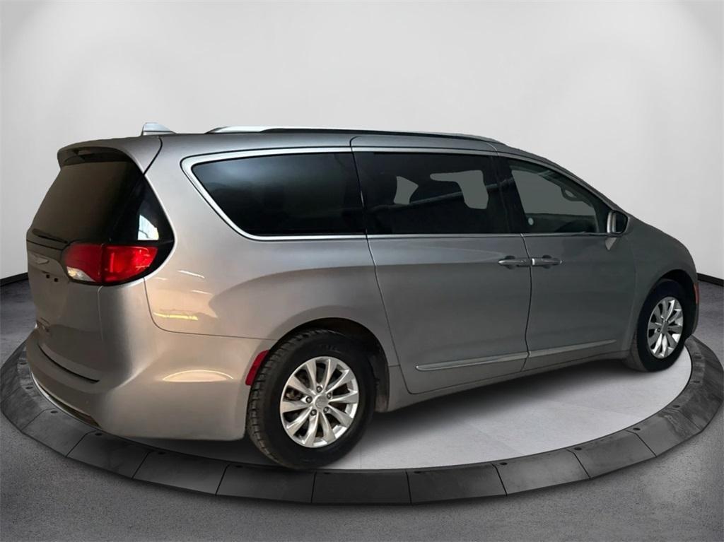 used 2018 Chrysler Pacifica car, priced at $11,141