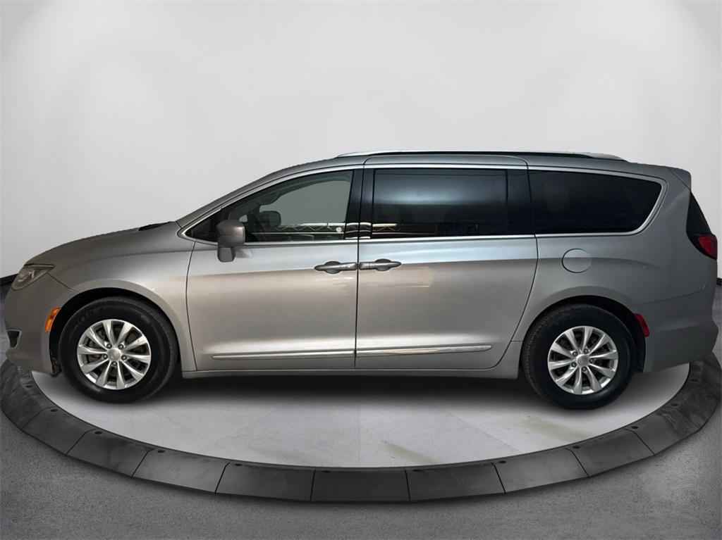 used 2018 Chrysler Pacifica car, priced at $11,141