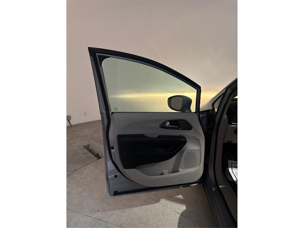 used 2018 Chrysler Pacifica car, priced at $11,141