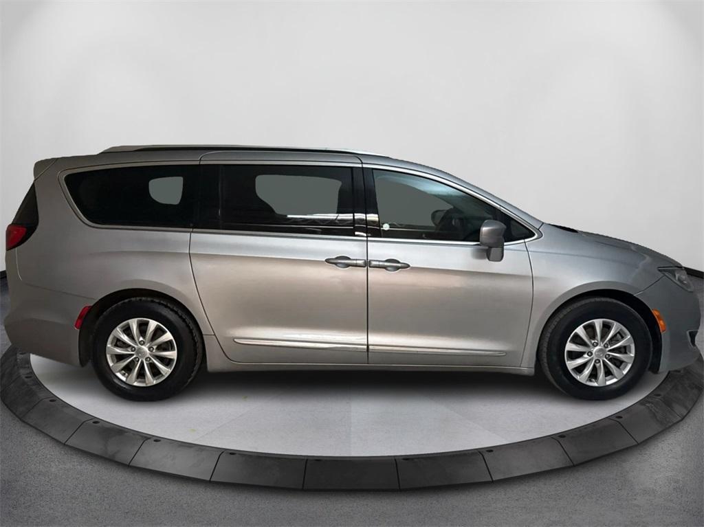 used 2018 Chrysler Pacifica car, priced at $11,141