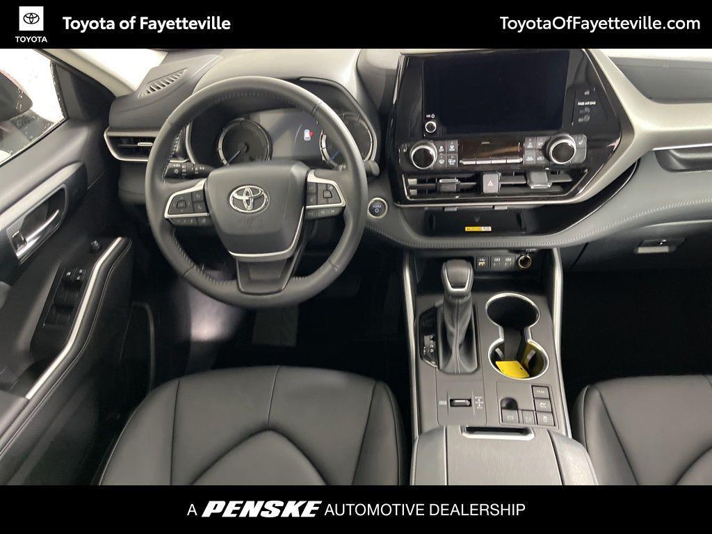 used 2025 Toyota Highlander Hybrid car, priced at $47,875