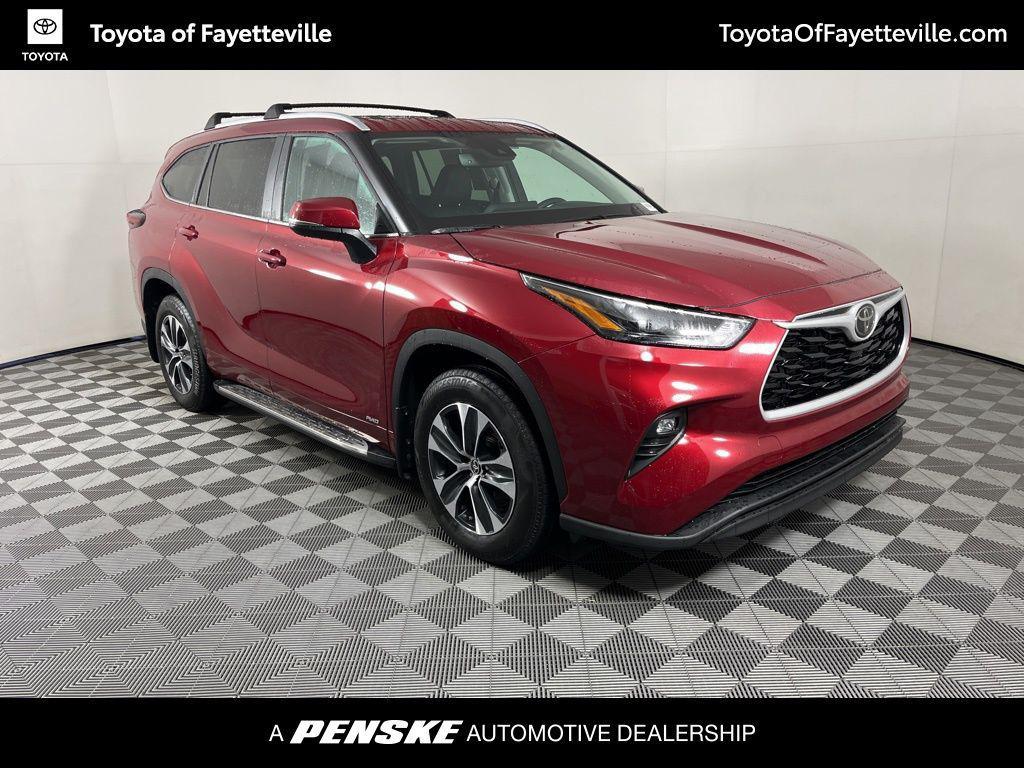 used 2025 Toyota Highlander Hybrid car, priced at $47,875