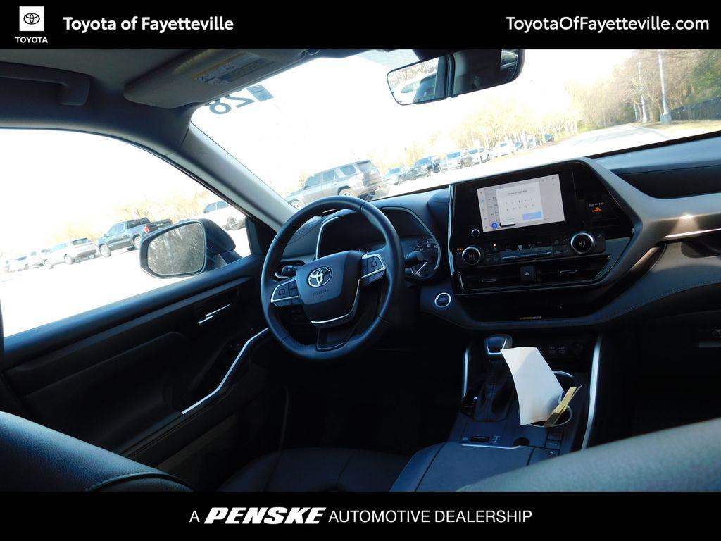 used 2025 Toyota Highlander car, priced at $43,921