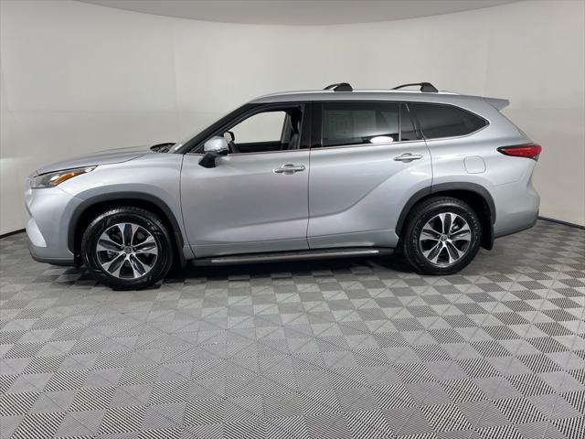 used 2022 Toyota Highlander Hybrid car, priced at $38,950