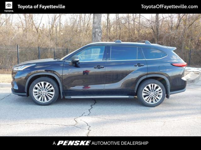 used 2022 Toyota Highlander car, priced at $40,931