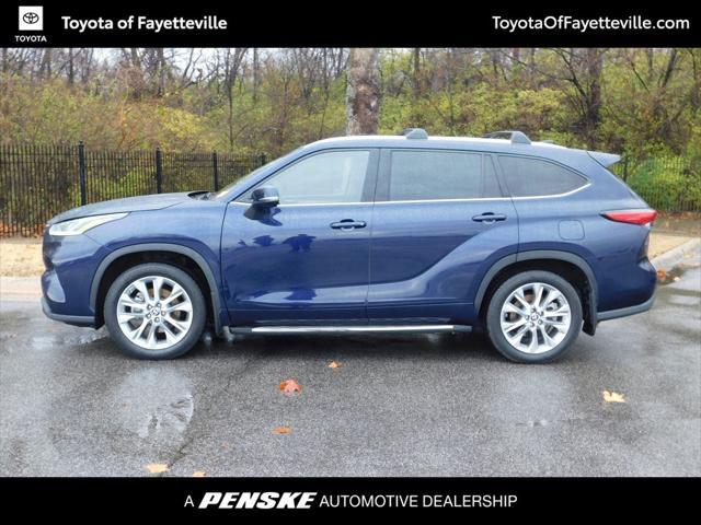 used 2022 Toyota Highlander Hybrid car, priced at $34,994