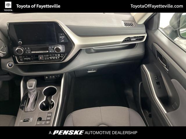 used 2024 Toyota Highlander car, priced at $40,999