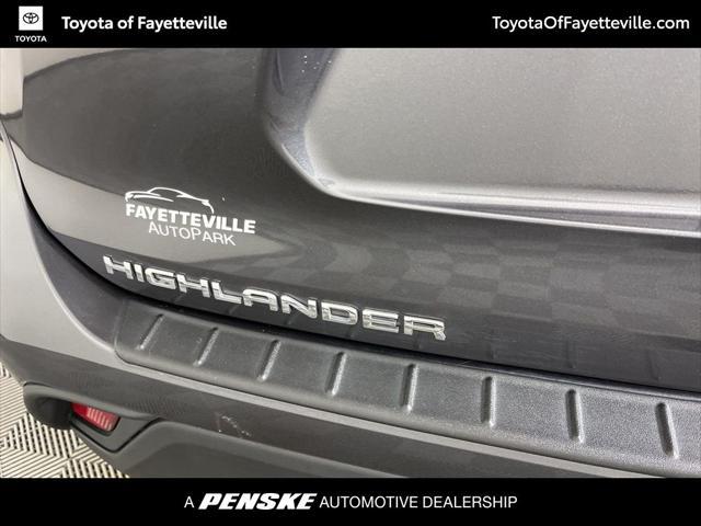 used 2022 Toyota Highlander Hybrid car, priced at $39,997