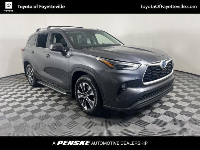 used 2022 Toyota Highlander Hybrid car, priced at $39,997