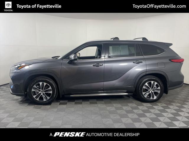 used 2022 Toyota Highlander Hybrid car, priced at $39,997
