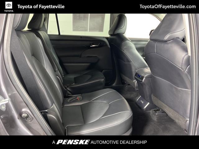 used 2022 Toyota Highlander Hybrid car, priced at $39,997