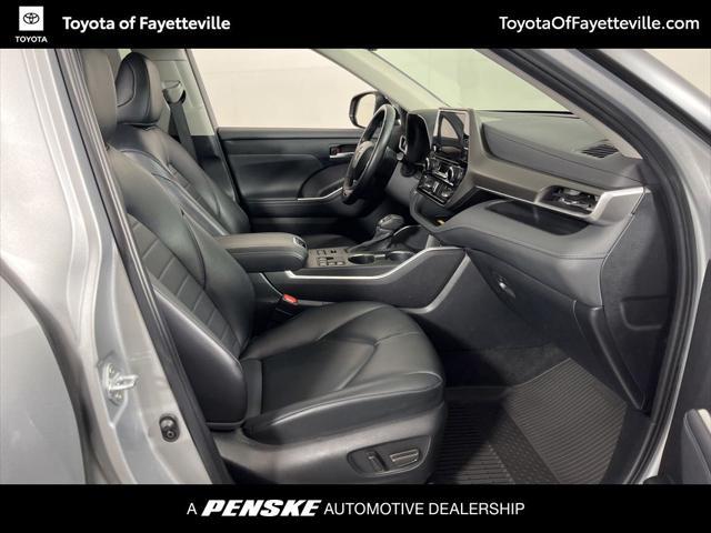 used 2024 Toyota Highlander car, priced at $44,990