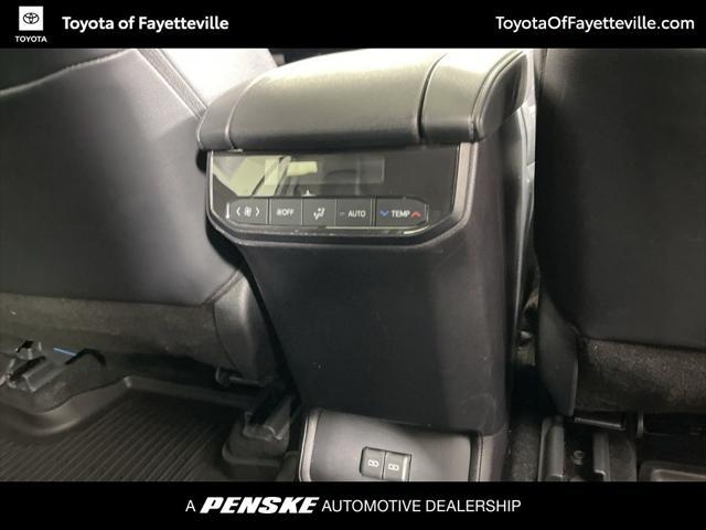 used 2024 Toyota Highlander car, priced at $44,990