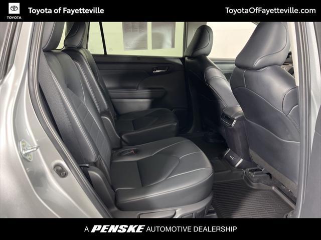 used 2024 Toyota Highlander car, priced at $44,990