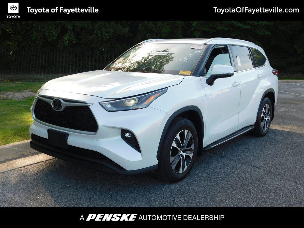 used 2022 Toyota Highlander car, priced at $38,999