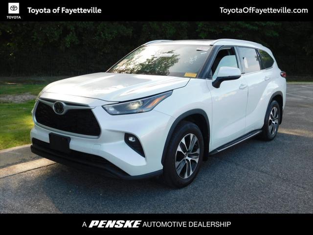 used 2022 Toyota Highlander car, priced at $39,988