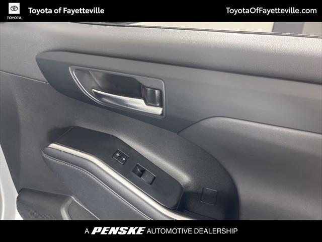 used 2024 Toyota Highlander car, priced at $42,994