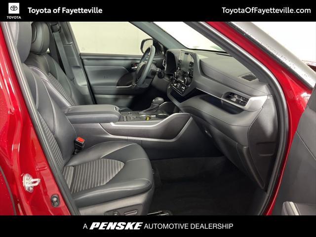 used 2022 Toyota Highlander car, priced at $35,500