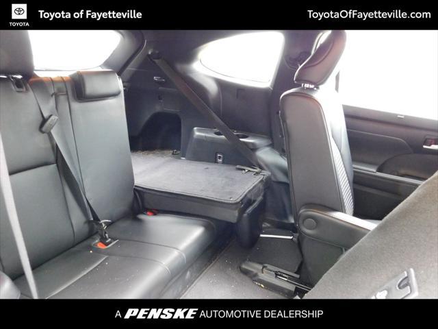 used 2022 Toyota Highlander car, priced at $35,416