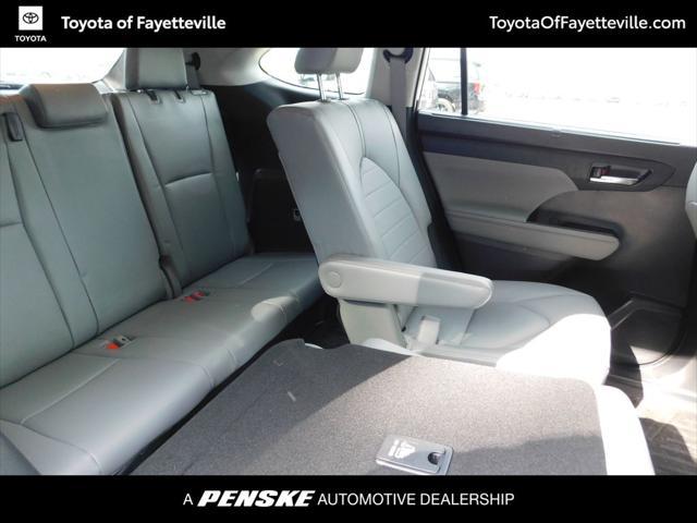 used 2021 Toyota Highlander car, priced at $35,917
