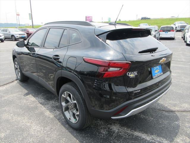 new 2025 Chevrolet Trax car, priced at $23,961