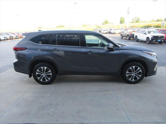 used 2022 Toyota Highlander car, priced at $29,920