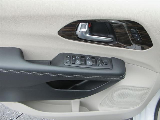 used 2023 Chrysler Pacifica car, priced at $25,600