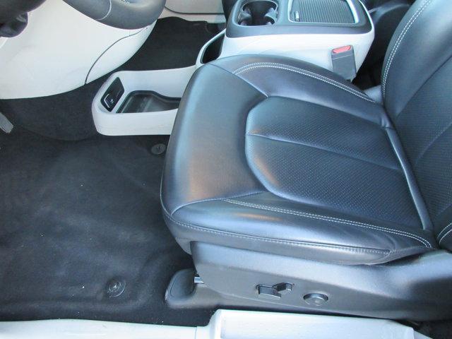 used 2023 Chrysler Pacifica car, priced at $25,920