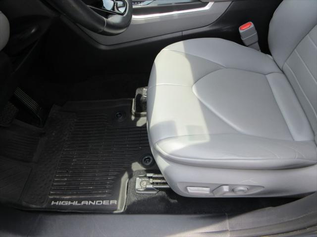 used 2020 Toyota Highlander car, priced at $22,800