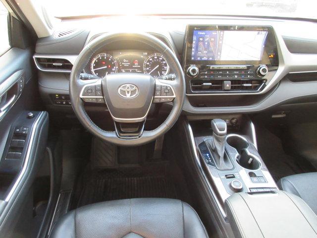 used 2022 Toyota Highlander car, priced at $36,800