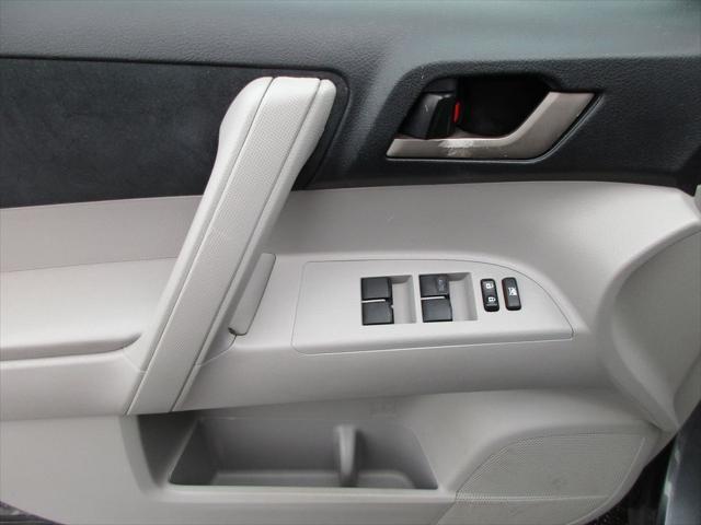 used 2011 Toyota Highlander car, priced at $6,400