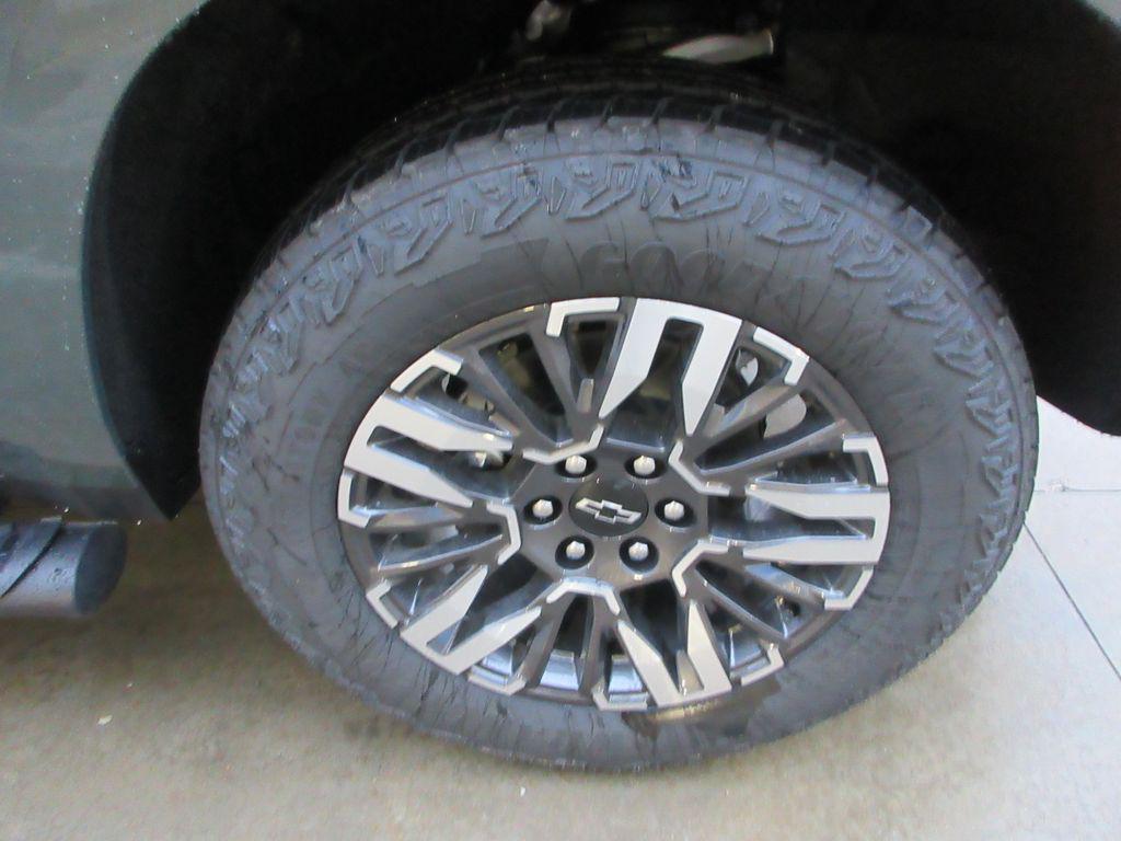 new 2025 Chevrolet Suburban car, priced at $77,300