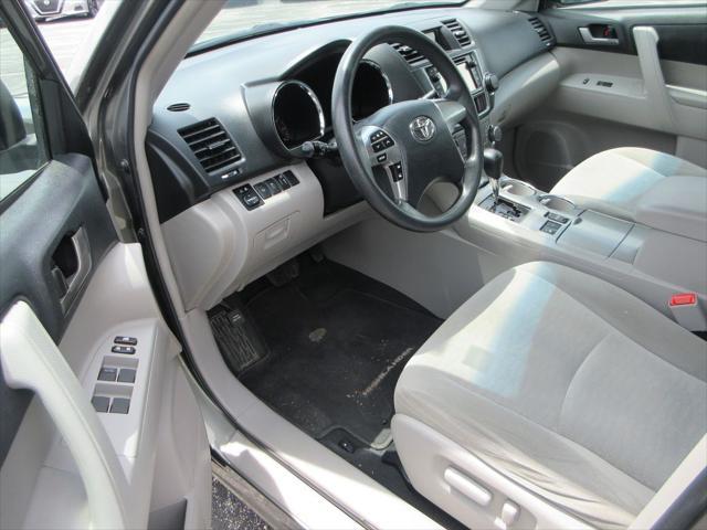 used 2013 Toyota Highlander car, priced at $9,950