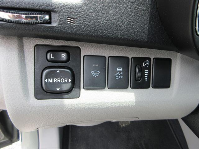 used 2013 Toyota Highlander car, priced at $9,950