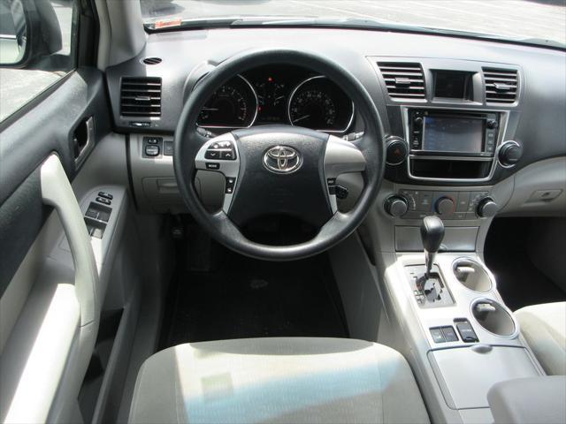 used 2013 Toyota Highlander car, priced at $9,950