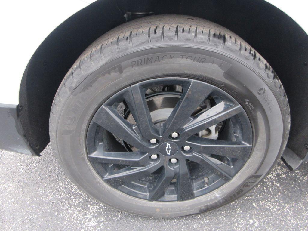 used 2023 Chevrolet Equinox car, priced at $18,800