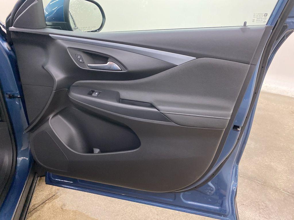 new 2025 Buick Envista car, priced at $23,788