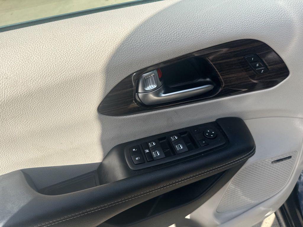 used 2022 Chrysler Pacifica car, priced at $37,999