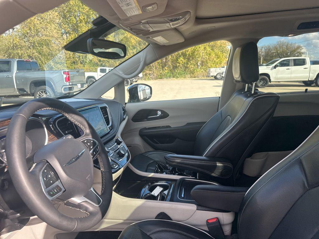 used 2022 Chrysler Pacifica car, priced at $37,999