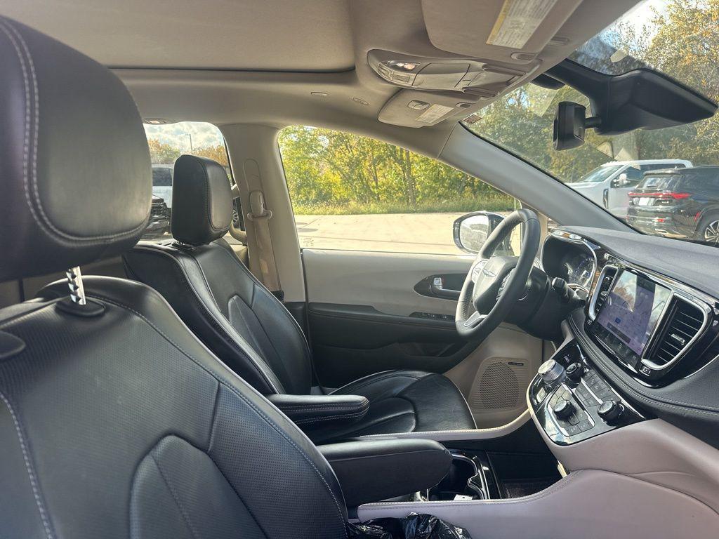 used 2022 Chrysler Pacifica car, priced at $37,999