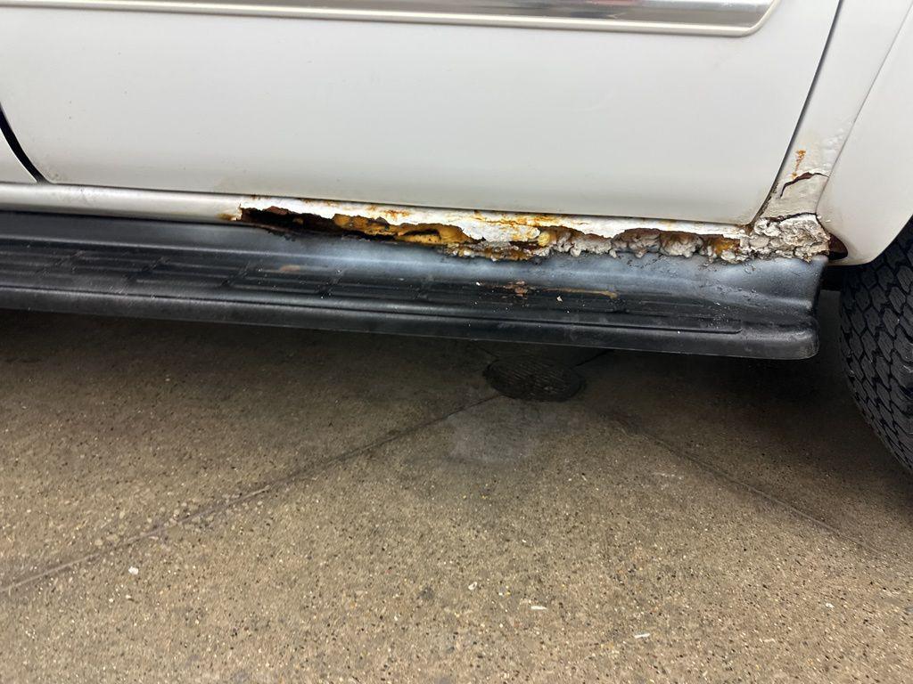 used 2005 Chevrolet Suburban car, priced at $6,000