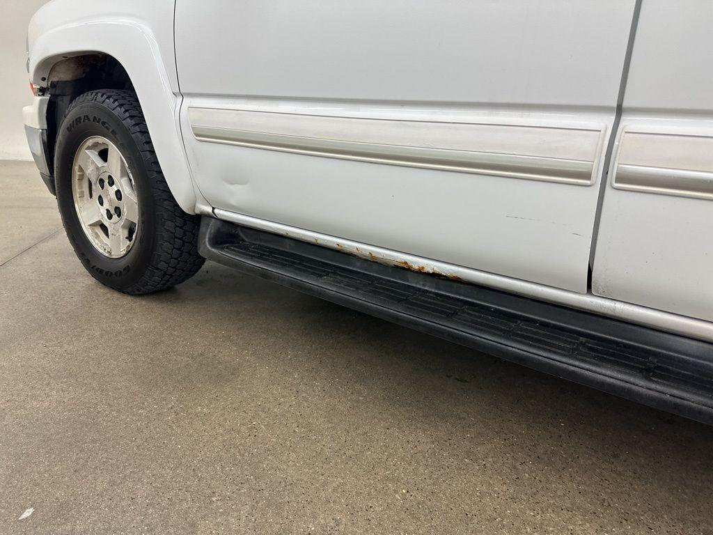 used 2005 Chevrolet Suburban car, priced at $6,000