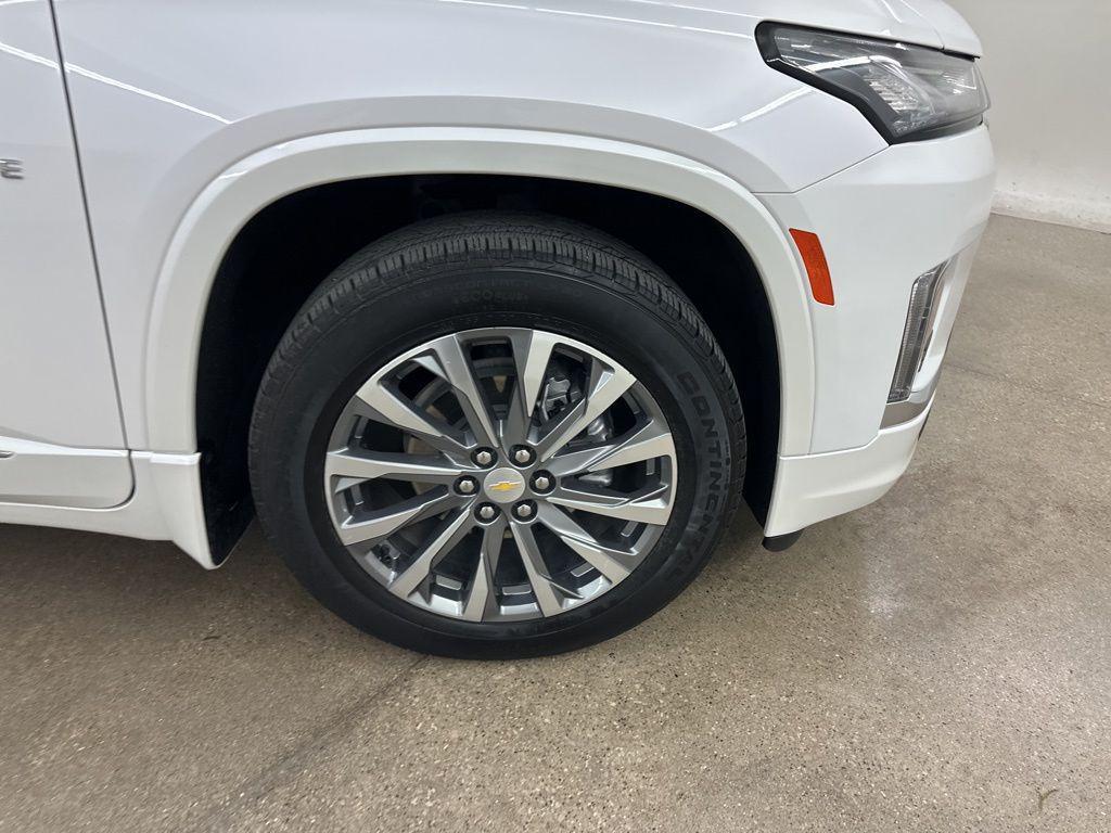 used 2023 Chevrolet Traverse car, priced at $39,999