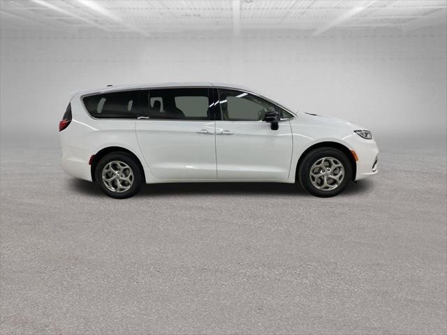 new 2024 Chrysler Pacifica car, priced at $42,684