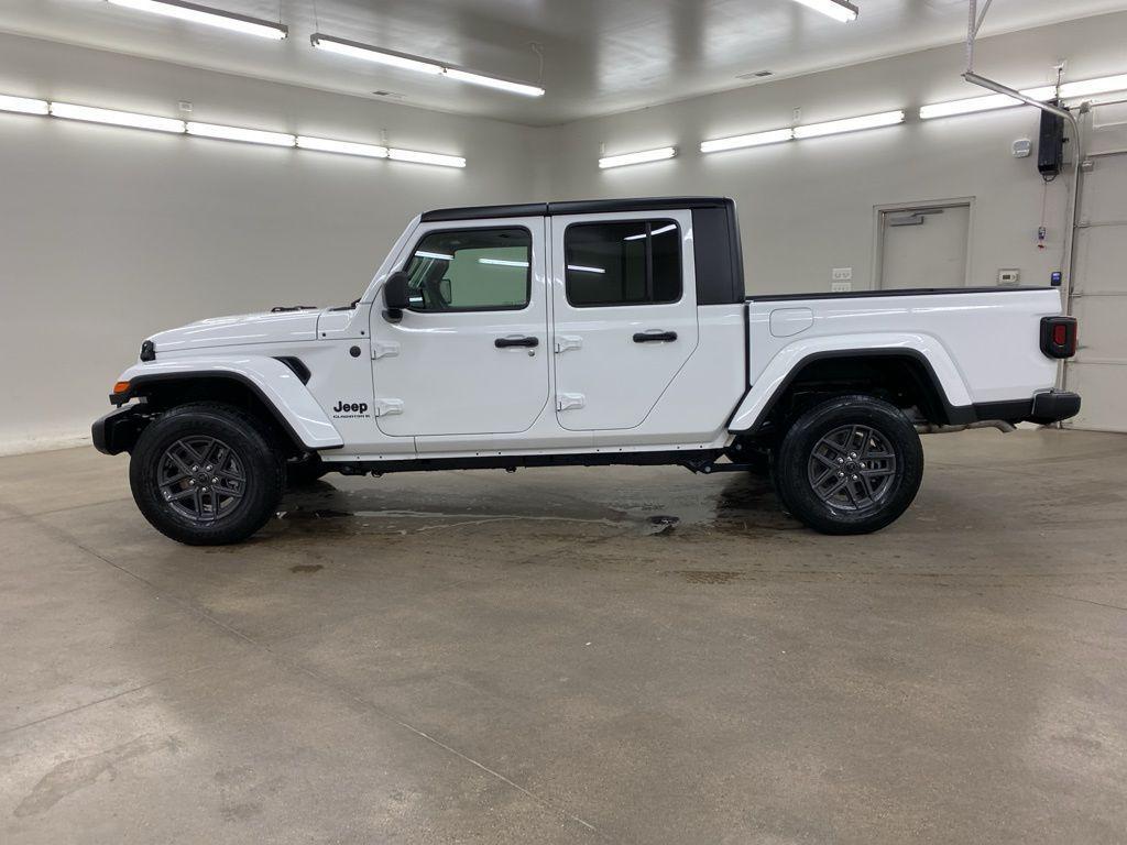new 2025 Jeep Gladiator car, priced at $40,949