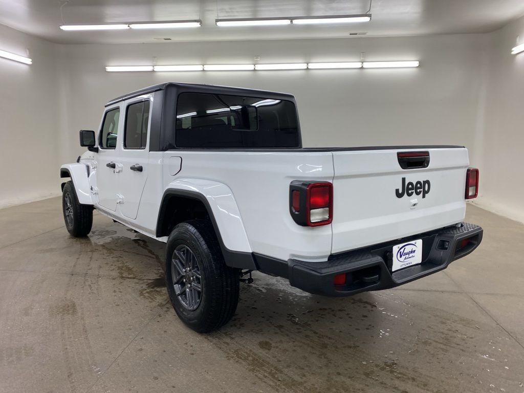 new 2025 Jeep Gladiator car, priced at $40,949