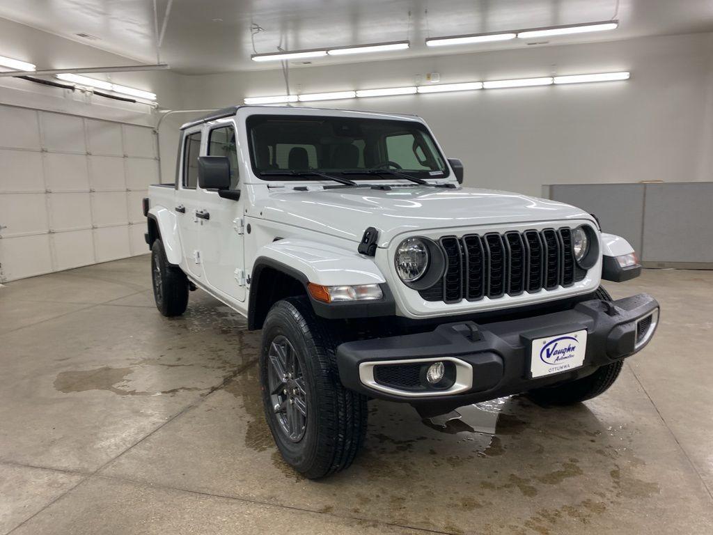 new 2025 Jeep Gladiator car, priced at $40,949