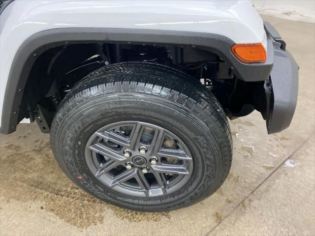 new 2025 Jeep Gladiator car, priced at $44,124